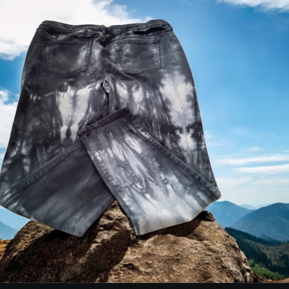 ANA jeggins size 32/14 tie dye look blues in great condition. Stretchy.🦋